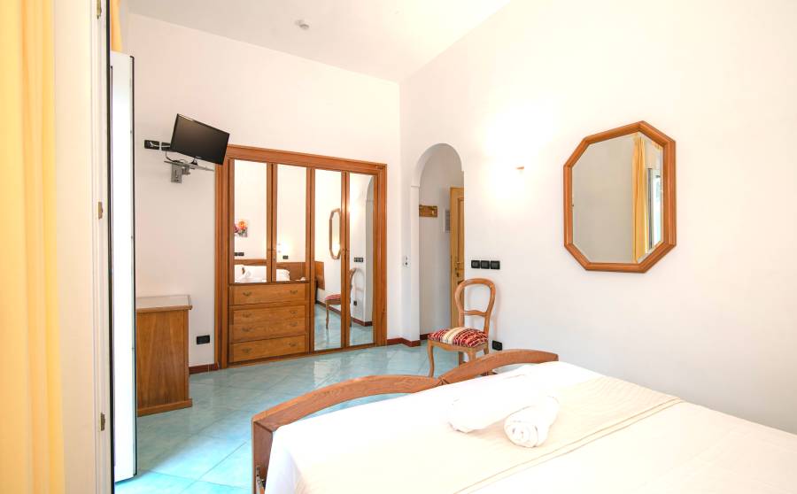 doppia-standard-1-hotel-pineta-ischia-1